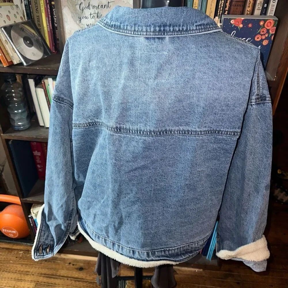 Kensie distressed denim cropped Sherpa cargo jacket - Picture 2 of 4